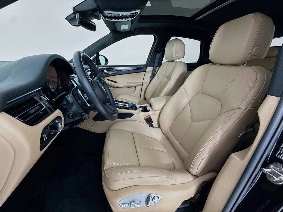 2025 Porsche Macan Electric - Image 5 of 5