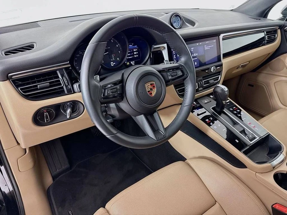 2025 Porsche Macan Electric - Image 4 of 5