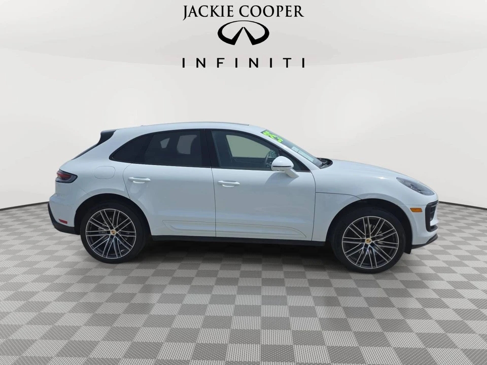 2025 Porsche Macan - Image 4 of 5