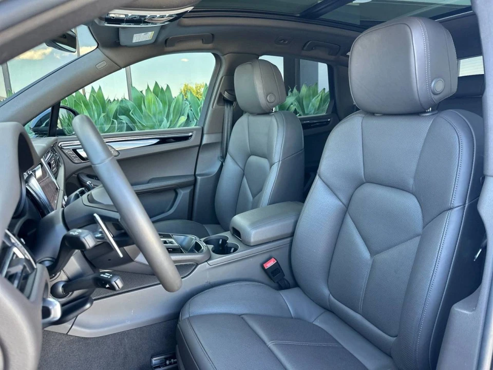 2025 Porsche Macan - Image 5 of 5
