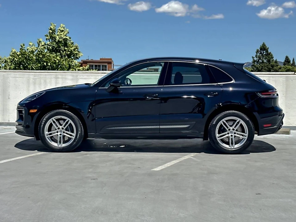 2025 Porsche Macan - Image 2 of 5