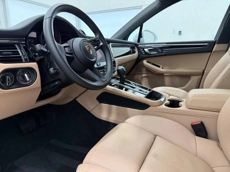 2025 Porsche Macan Electric - Image 4 of 5