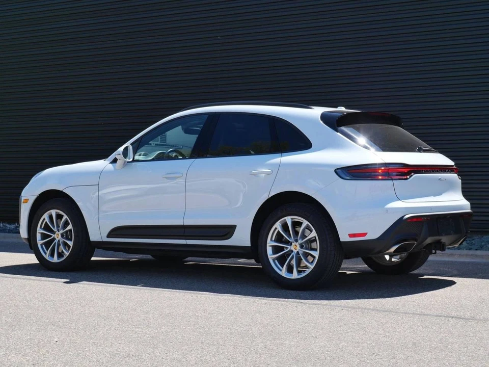 2025 Porsche Macan - Image 3 of 5