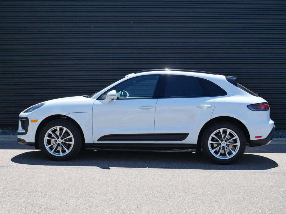 2025 Porsche Macan - Image 2 of 5