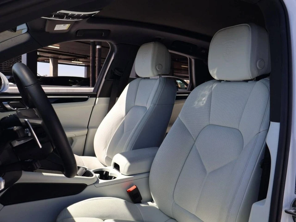 2025 Porsche Macan Electric - Image 5 of 5