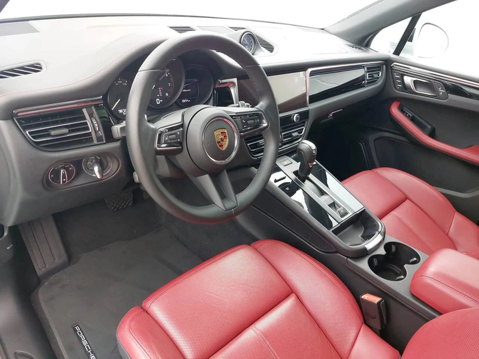 2025 Porsche Macan Electric - Image 4 of 5
