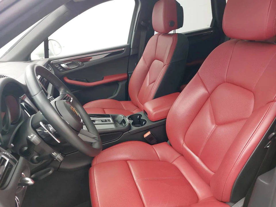 2025 Porsche Macan Electric - Image 5 of 5