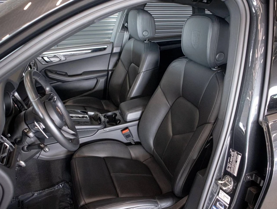 2025 Porsche Macan Electric - Image 5 of 5