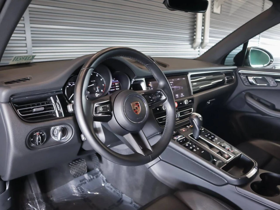 2025 Porsche Macan Electric - Image 4 of 5
