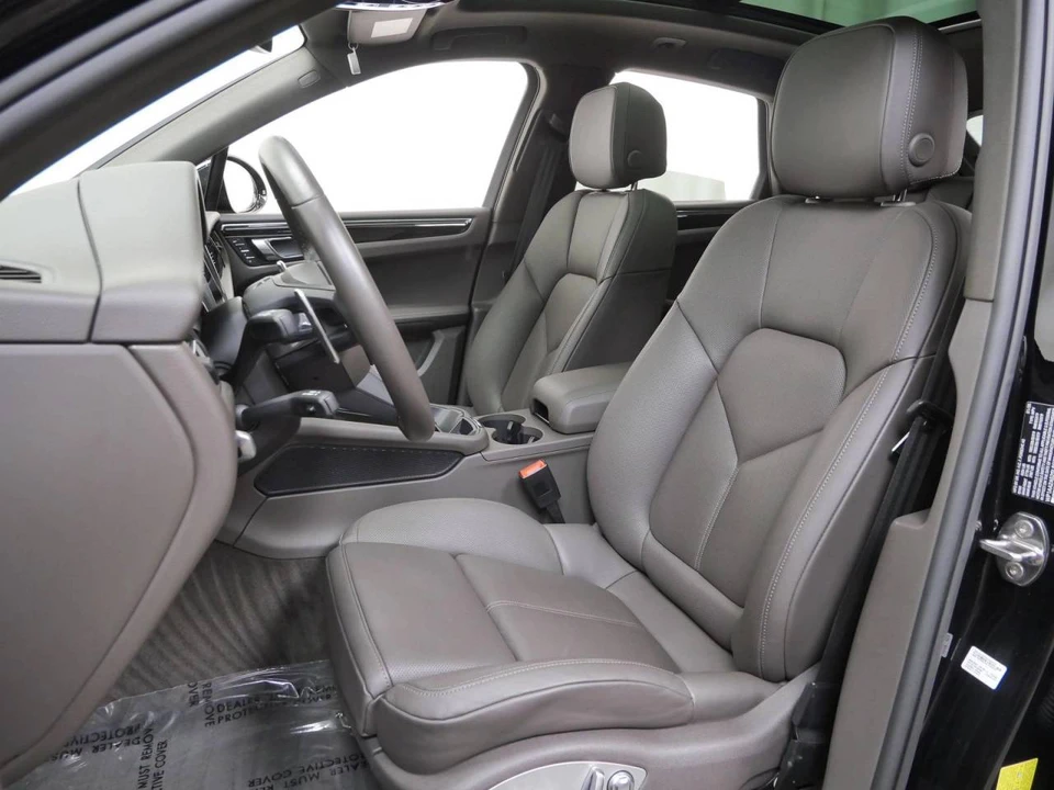 2025 Porsche Macan Electric - Image 5 of 5