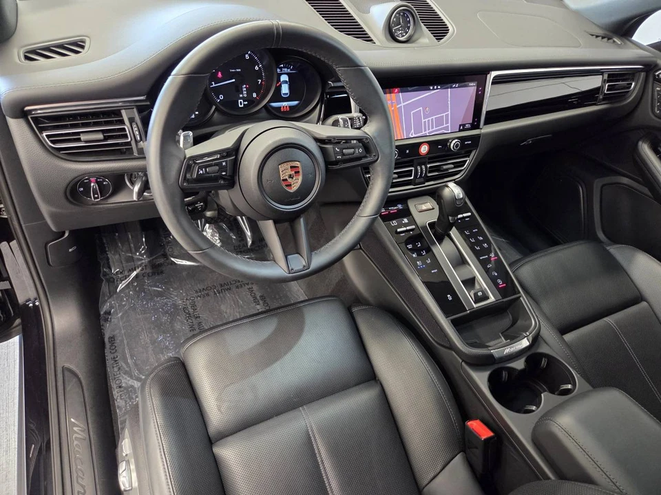 2025 Porsche Macan Electric - Image 4 of 5