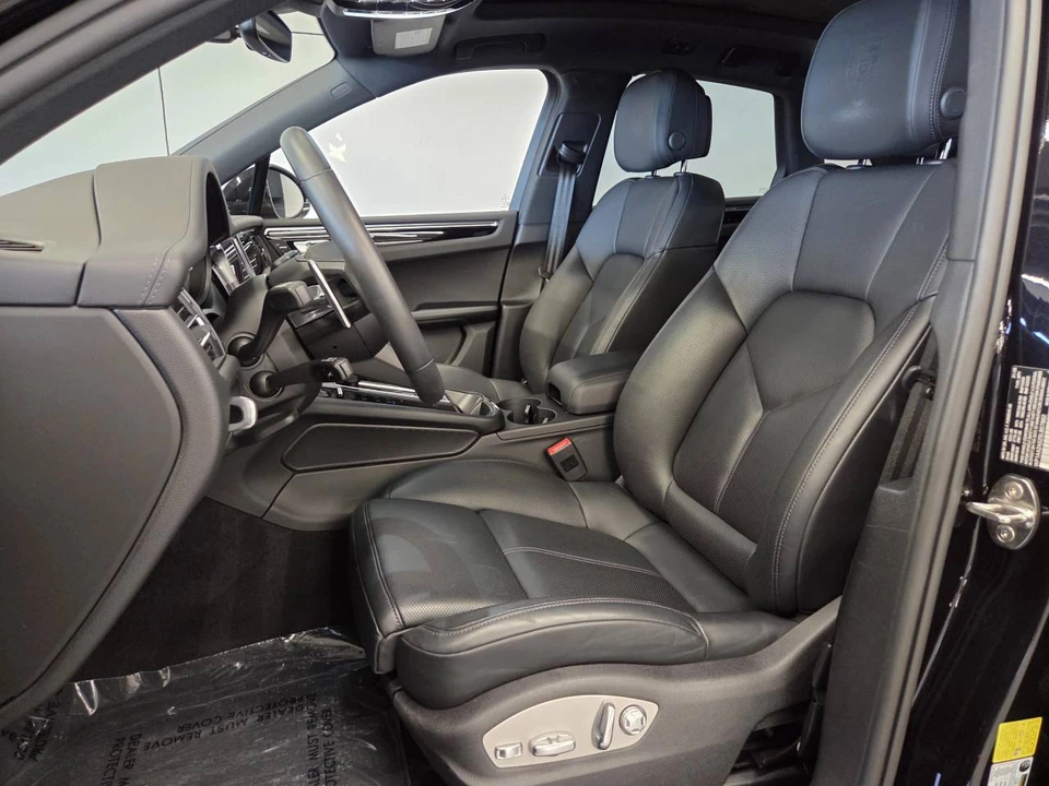 2025 Porsche Macan Electric - Image 5 of 5