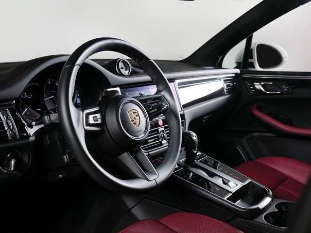 2025 Porsche Macan Electric - Image 4 of 5