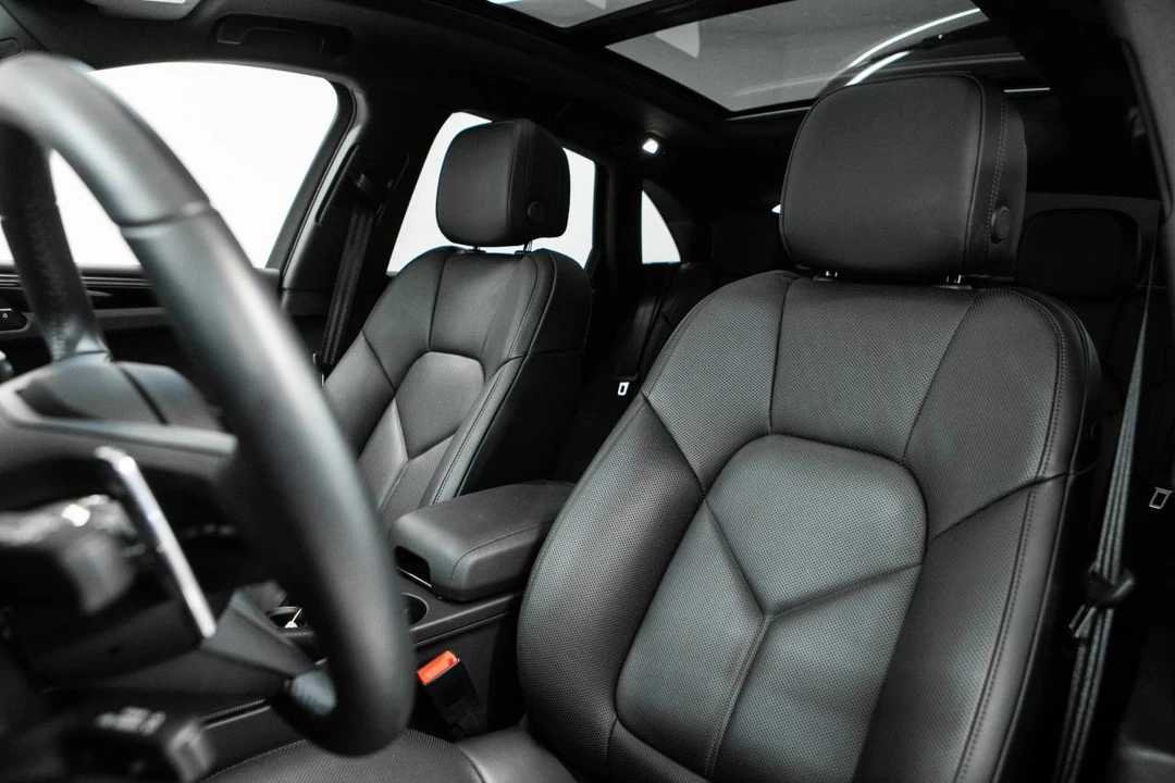2025 Porsche Macan Electric - Image 5 of 5