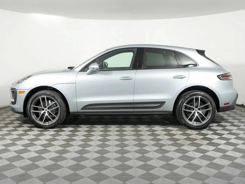 2025 Porsche Macan - Image 2 of 5