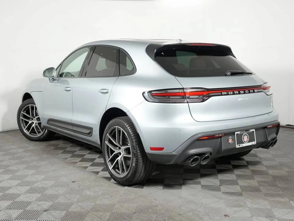 2025 Porsche Macan - Image 3 of 5