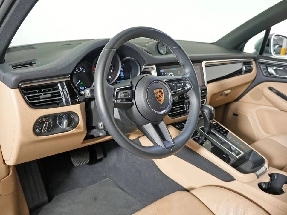2025 Porsche Macan - Image 4 of 5