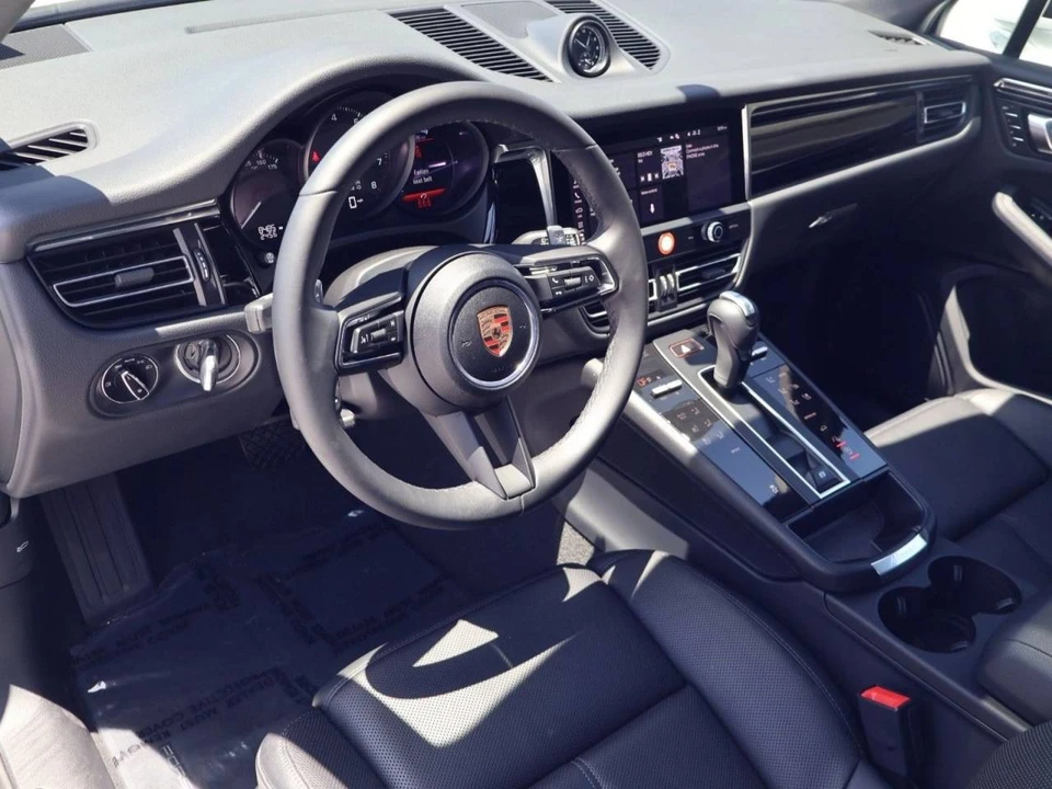 2025 Porsche Macan Electric - Image 4 of 4