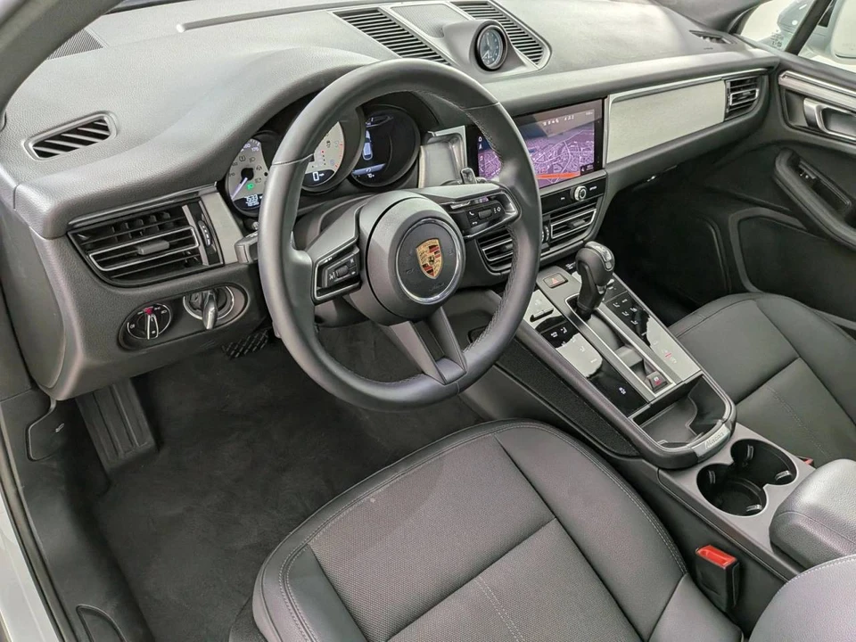 2025 Porsche Macan - Image 3 of 5