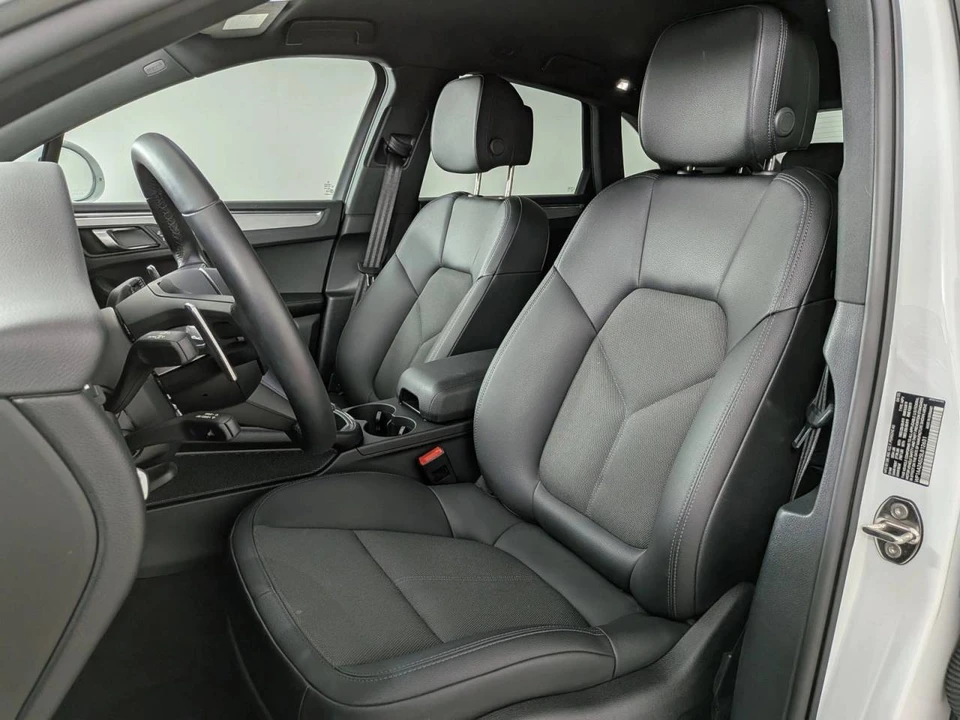 2025 Porsche Macan - Image 4 of 5