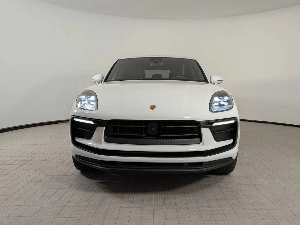 2025 Porsche Macan - Image 5 of 5
