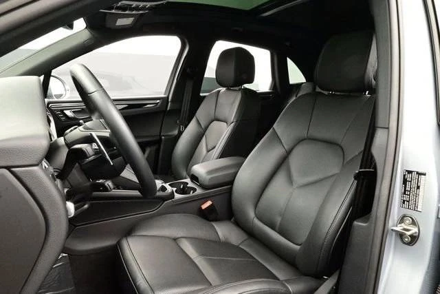 2025 Porsche Macan Electric - Image 5 of 5