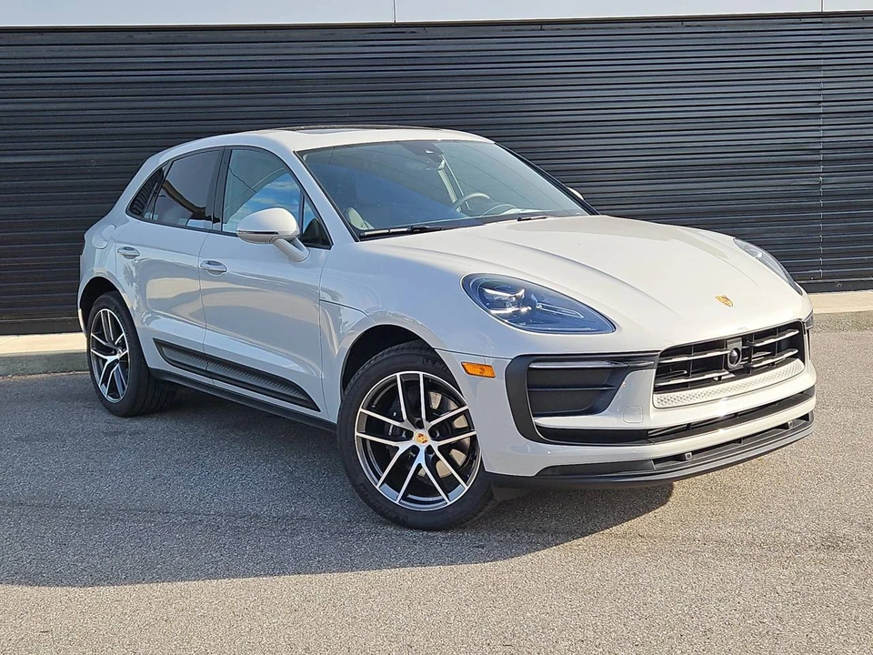 2025 Porsche Macan - Image 4 of 5