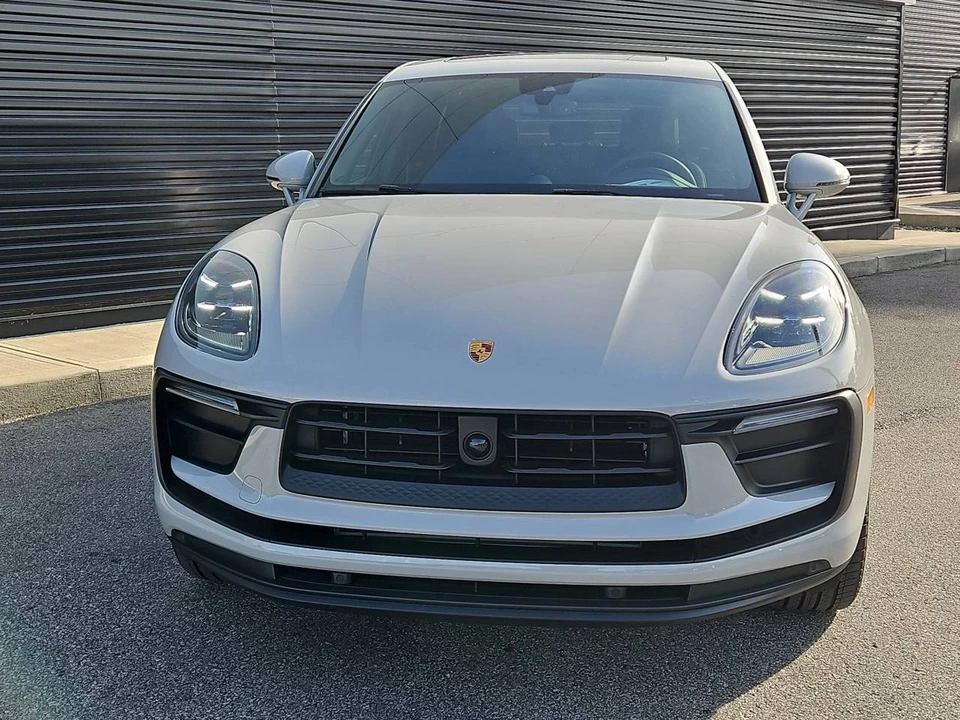 2025 Porsche Macan - Image 2 of 5