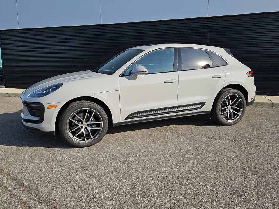 2025 Porsche Macan - Image 3 of 5