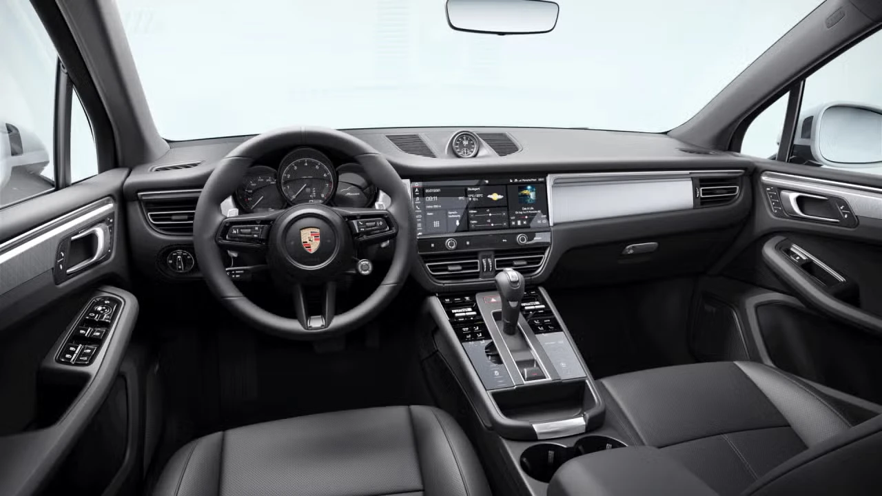2025 Porsche Macan - Image 28 of 30