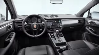 2025 Porsche Macan - Image 25 of 30