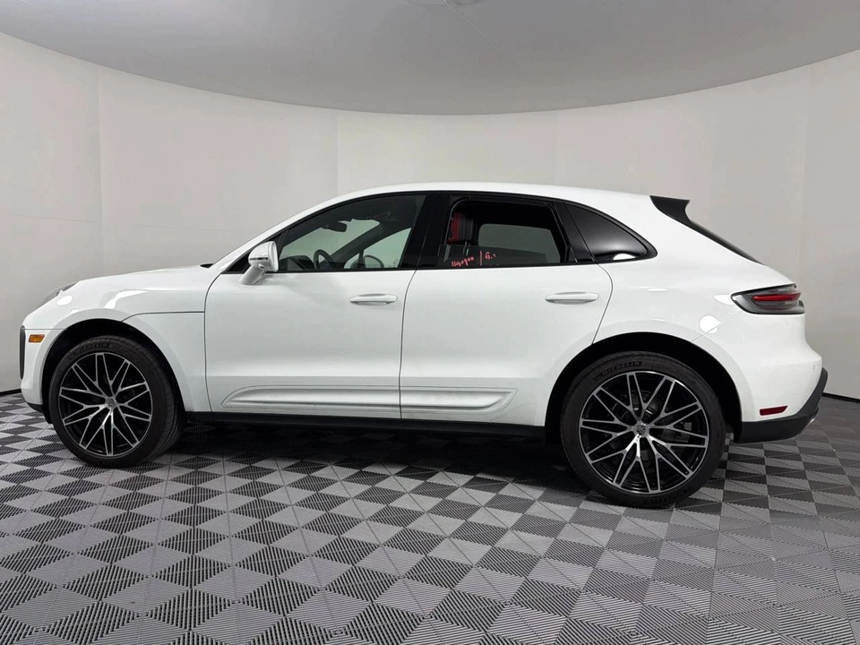 2025 Porsche Macan Electric - Image 2 of 5