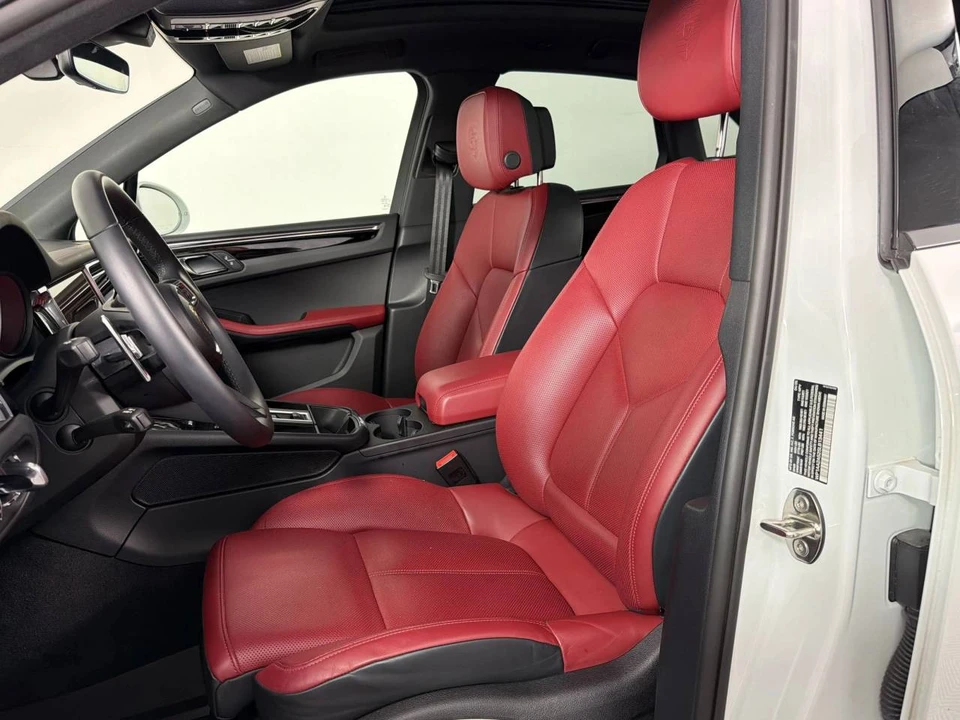 2025 Porsche Macan Electric - Image 5 of 5