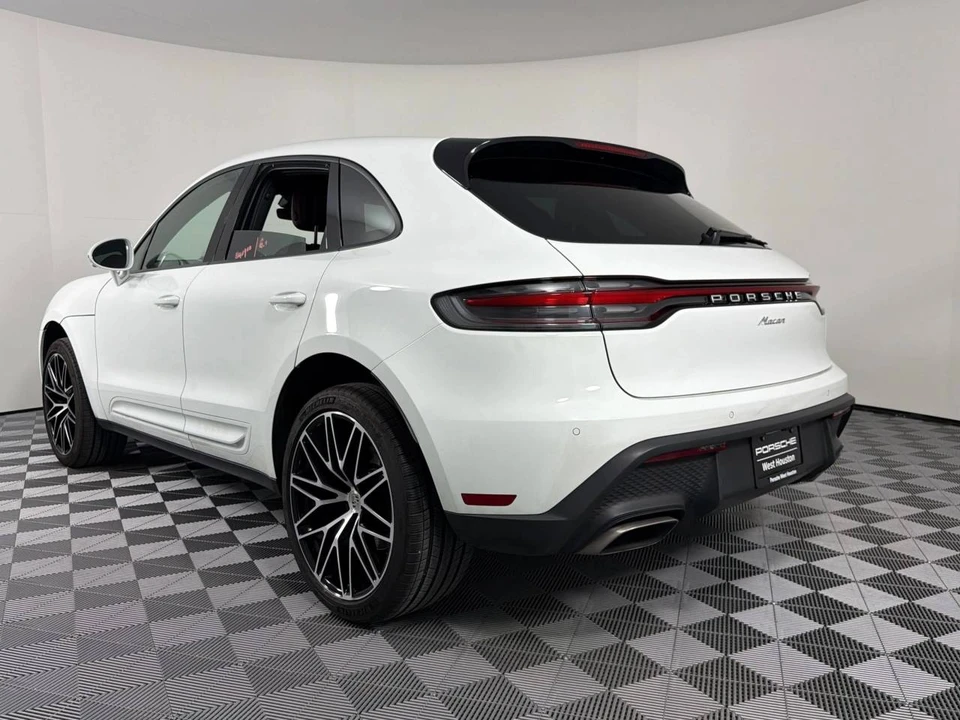 2025 Porsche Macan Electric - Image 3 of 5