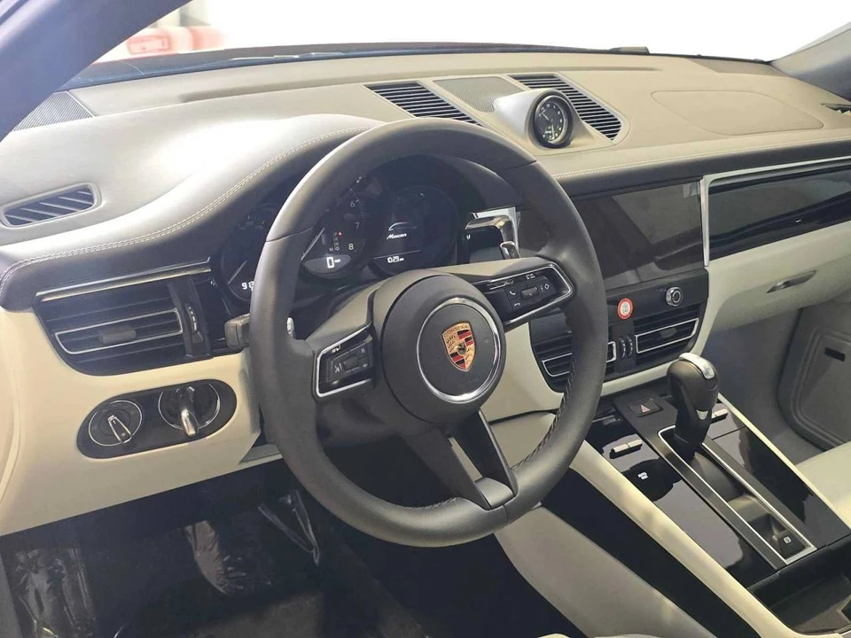 2025 Porsche Macan Electric - Image 4 of 4