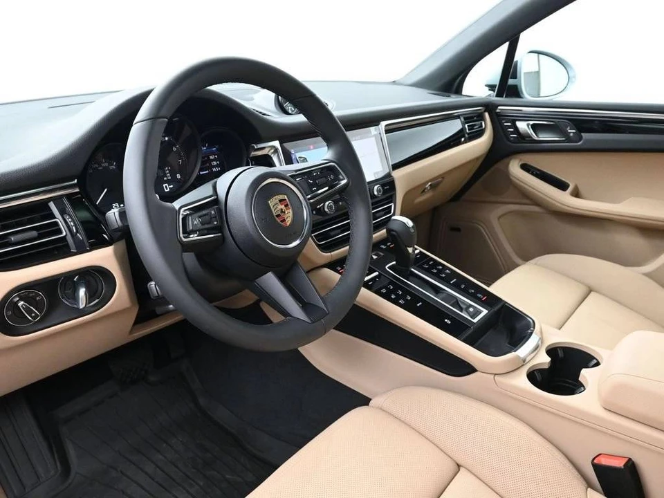 2025 Porsche Macan Electric - Image 4 of 4