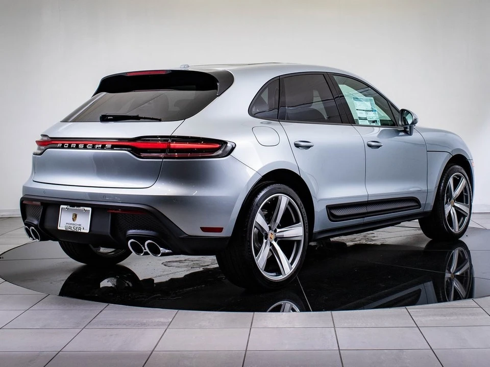 2025 Porsche Macan - Image 8 of 21
