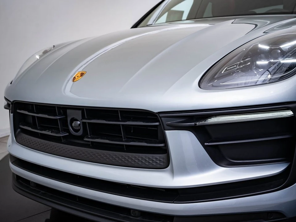 2025 Porsche Macan - Image 14 of 21
