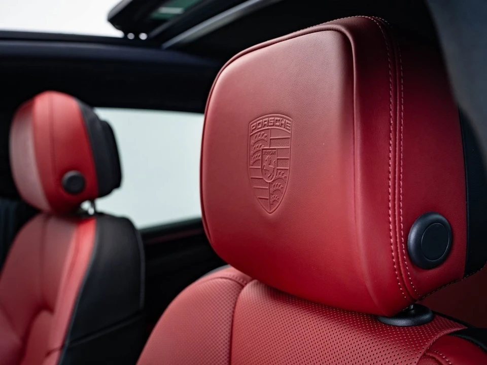 2025 Porsche Macan - Image 20 of 21