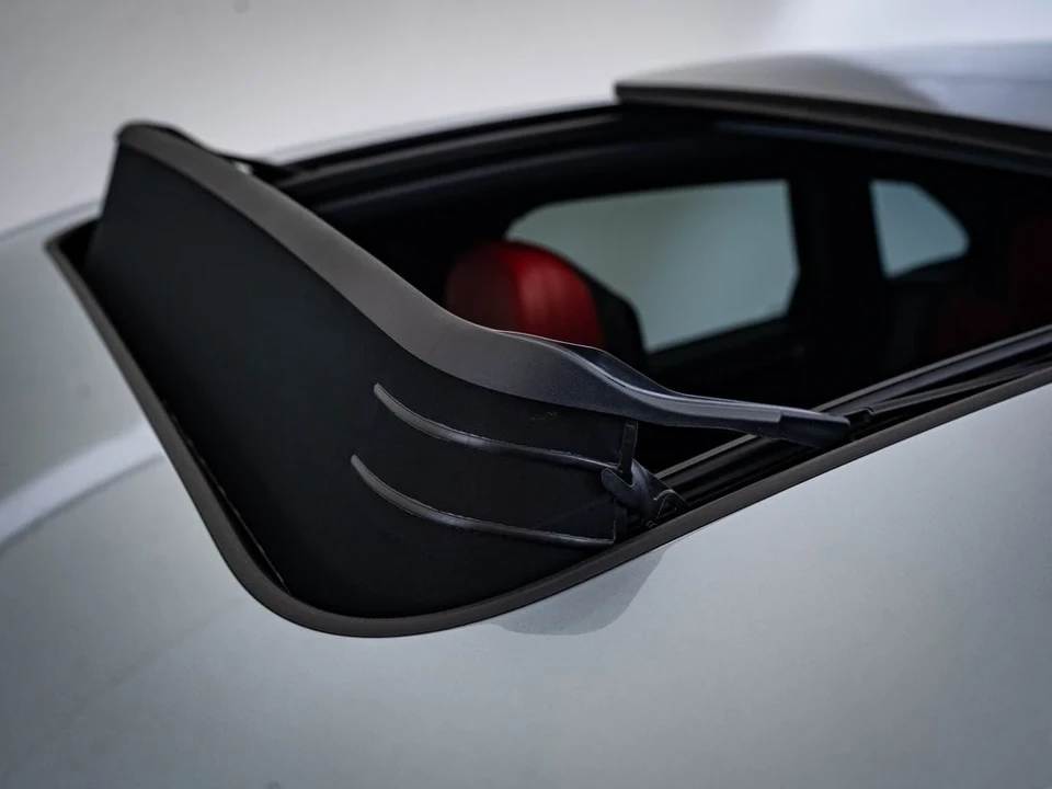 2025 Porsche Macan - Image 13 of 21