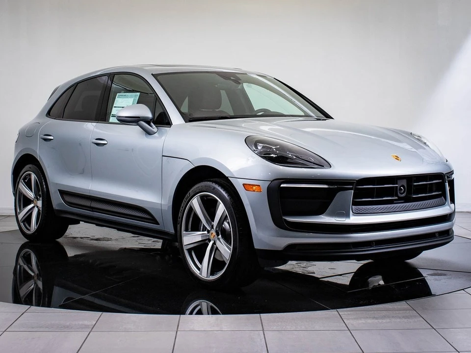 2025 Porsche Macan - Image 10 of 21