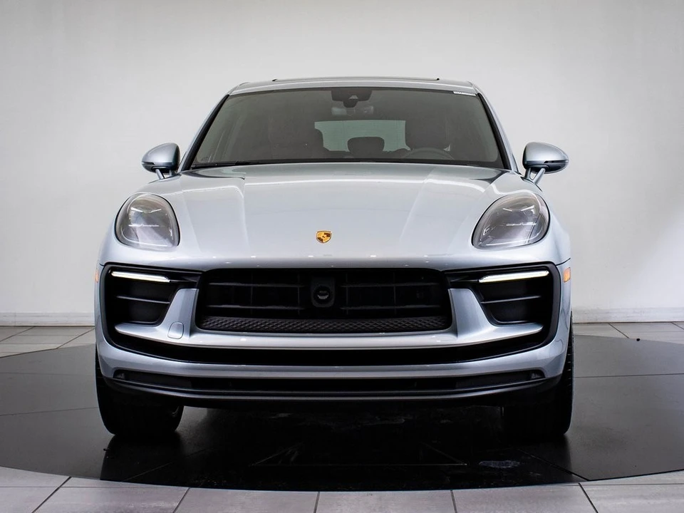 2025 Porsche Macan - Image 11 of 21