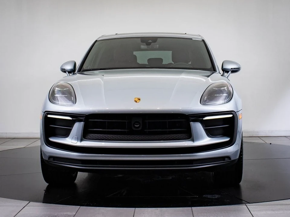 2025 Porsche Macan - Image 11 of 21