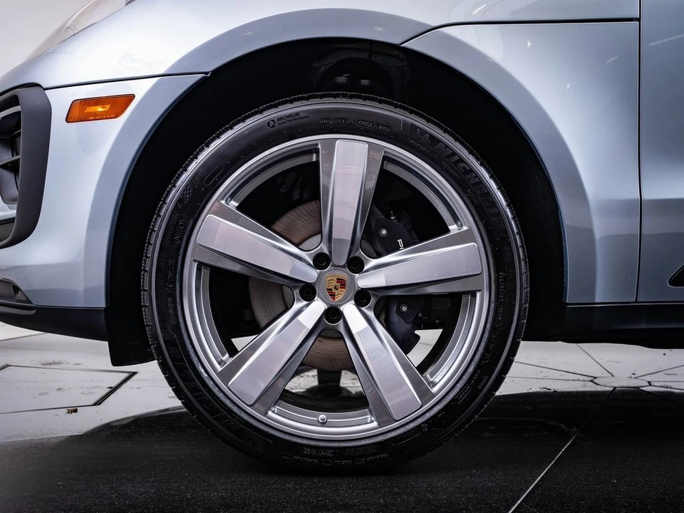 2025 Porsche Macan - Image 12 of 21