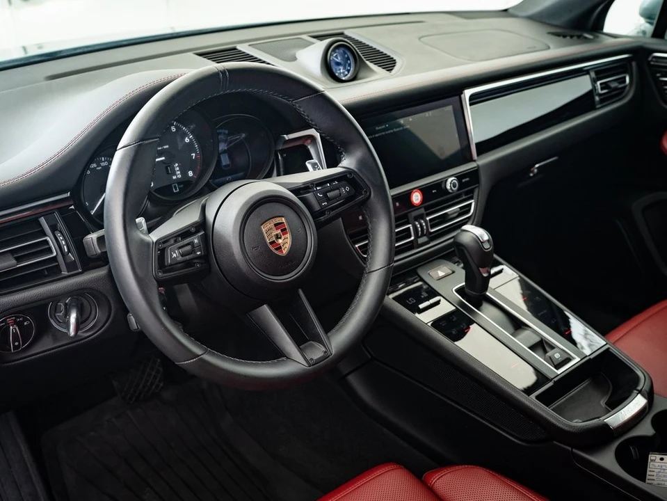2025 Porsche Macan - Image 4 of 21