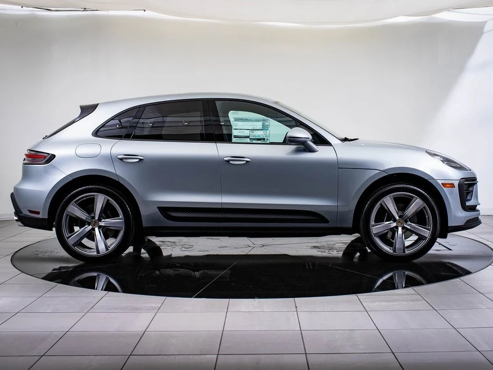 2025 Porsche Macan - Image 9 of 21