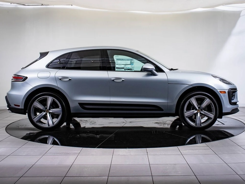 2025 Porsche Macan - Image 9 of 21