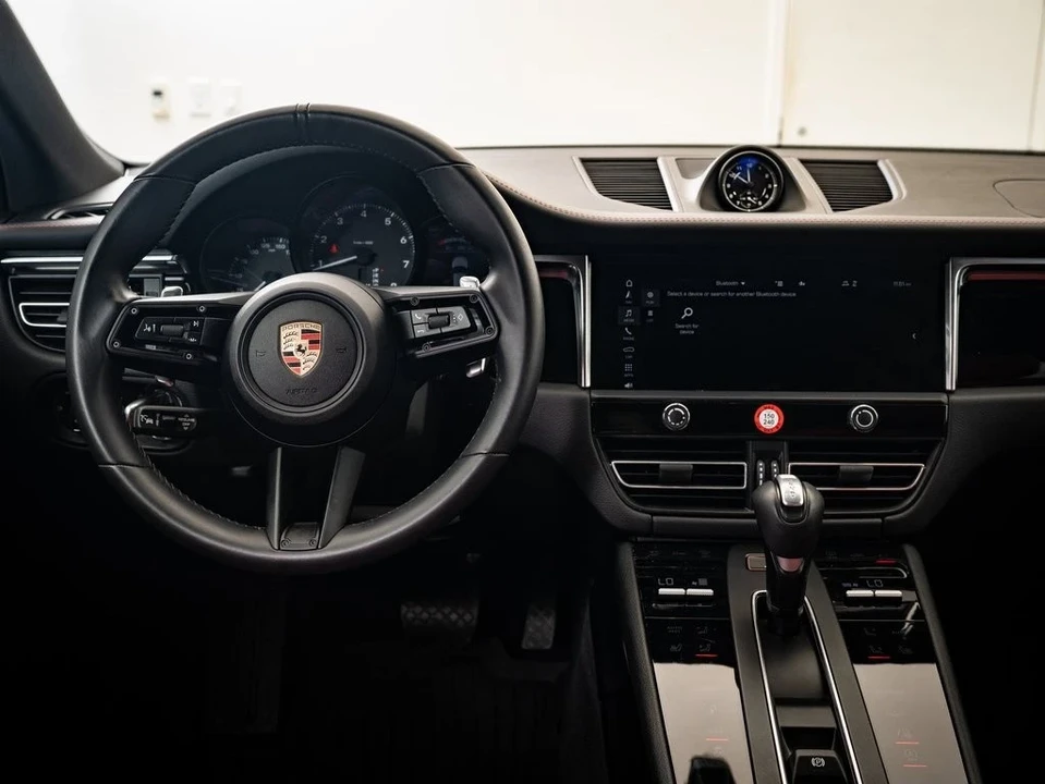 2025 Porsche Macan - Image 6 of 21