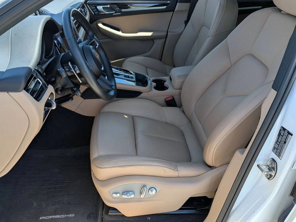2025 Porsche Macan Electric - Image 5 of 5