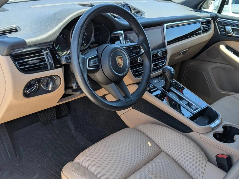 2025 Porsche Macan Electric - Image 4 of 5